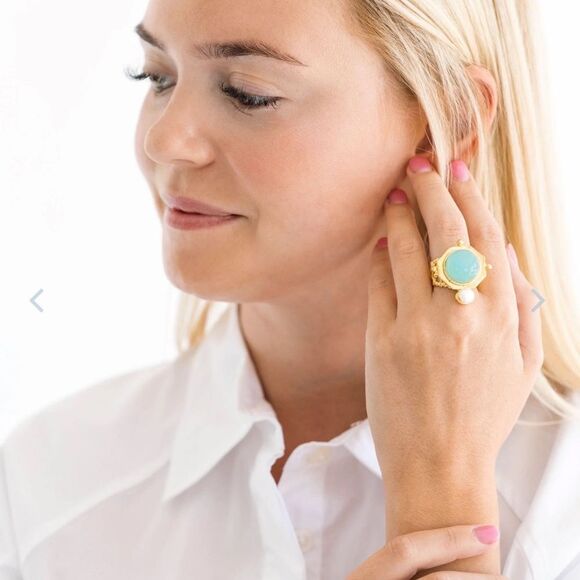 Susan Shaw Gold and Blue Ornate Ring with Turquoise Stone - Picture 3 of 9